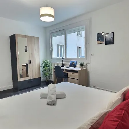 Cozy Appart * Terrasse * Pleins Centre * Billard Apartamento *